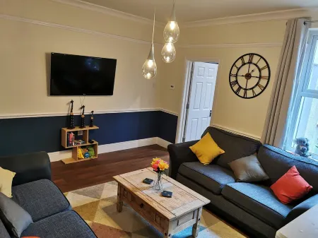 Spacious & Stylish Pet-Friendly Home – Perfect for Short or Long Stays Отели в г. Киддерминстер