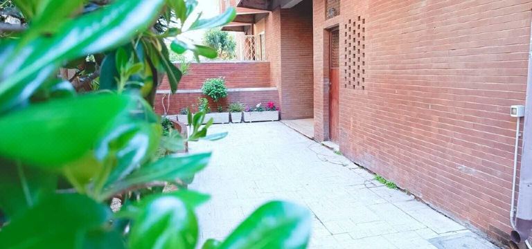 LA CHIOCCIOLA의 근처 해변가 또는 시내 거리 전경