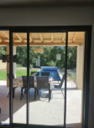 3-bedroom riverside villa with pool and view of mont ventoux 烏韋茲河畔莫朗酒店