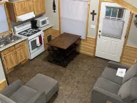 Cozy 1 King bedroom + loft cabin in charming Colorado Springs near USAFA Hotels in Gleneagle