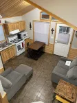 Cozy 1 King bedroom + loft cabin in charming Colorado Springs near USAFA Hotels in Gleneagle