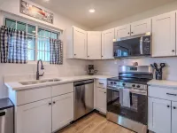 Adventure on Historic Route 66! Brand new renovation! Hotels in Laclede County
