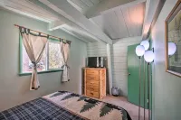 5 Mi to Snow Summit: Cabin w/ Deck & Fireplace