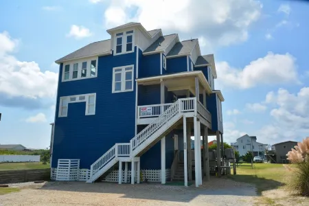 ComeSailAwayOBX-gorgeous 6 bedrooms/5.5 baths, oceanviews, pool, hot-tub,  beach