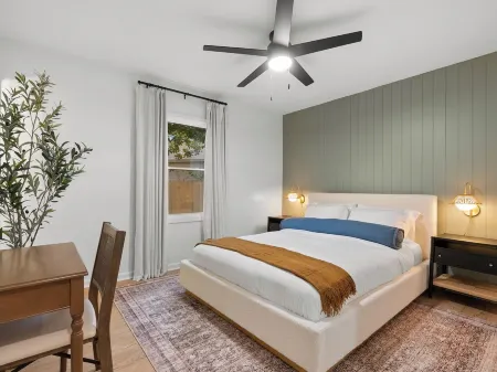 Spacious 4BR Retreat Near Parks & Downtown