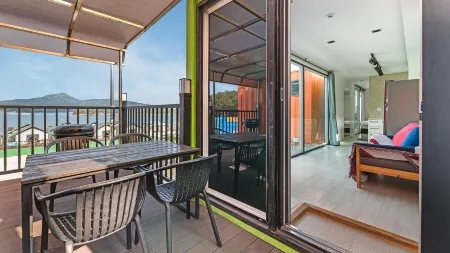 Goseong Bluebeach Pension&Glamping
