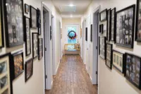 Spacious 6-bedroom house with WiFi & AC in charming Jamestown lake ramp access