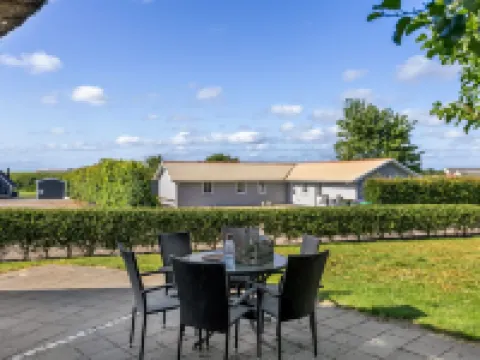 "Adrienne" - 35km from the Sea