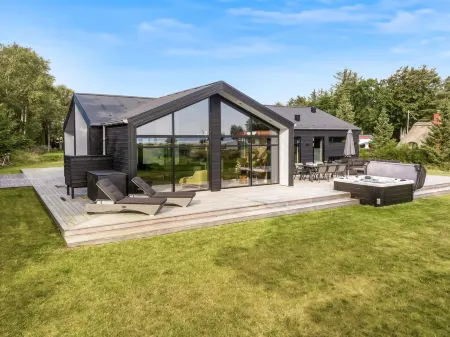 "Jahn" - 250m to the Fjord