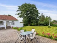 "Mikkeline" - 575m to the Fjord Hotels in Holbaek