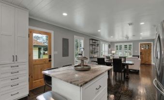 Upscale Home with Pool and FirePit - Close to Mercer St!