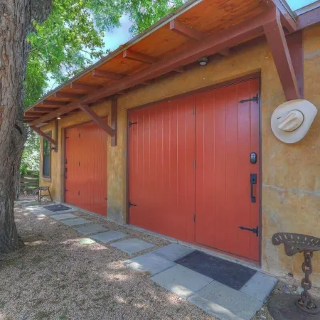 Tejas Suite Walking Distance to Main St!