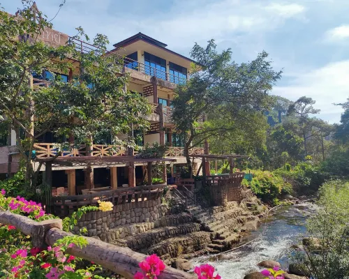 Baansuan Ruedee Resort บ้านสวนฤดีรีสอร์ต โรงแรมในอำเภอ ขลุง