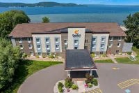 Comfort Inn & Suites Munising-Lakefront Hotels in Munising