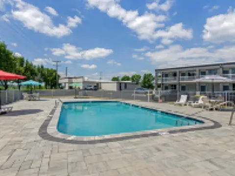 Suburban Studios Verona - Staunton North Hotels in Augusta County