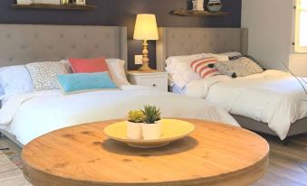 New Cozy Studio 2 Queen Beds, Kitchen Walk to Water