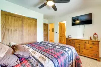 Peaceful Nutrioso Cabin Retreat w/ Mountain Views! - balcony