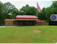 Unique, Cabin Style Cottage, Nestled in the Woods by Kentucky Lake. Hotels in Marshall County