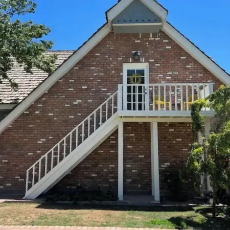 Sunsets & Shows! Gorgeous, Private 1 Br Listing!
