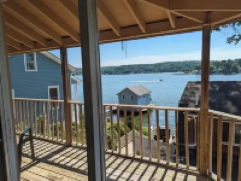 Luxury 2Br Lakefront w/ Dock & Kayaks