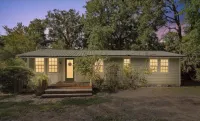 Tucked Away Quiet Cottage~5 Blocks to Riverfront and Cumberland Island Ferry