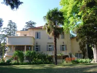 Country House in Provence with Garden Access