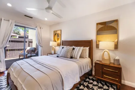 Golf, Hike or Bike Sedona at our Gated 2 Bed 2 Bath Resort Condo Отели рядом с достопримечательностью «Белл Рок»