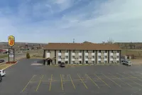 Super 8 by Wyndham Miles City - parking