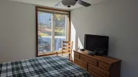 Cozy ski-in/ski-out condo on Mount Snow w/fireplace