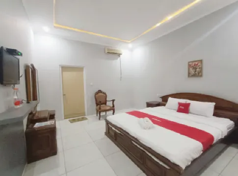 Hotel Istana Syariah Pekalongan by Hello Room Hotels in Bendan