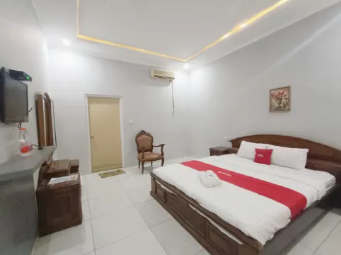 Hotel Istana Syariah Pekalongan by Hello Room Hotels in West Pekalongan