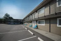 Coast Penticton Hotel - parking
