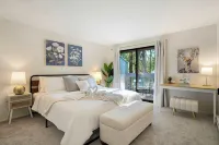 @ Marbella Lane - Luxury Townhome 14 Min to Lumen - Homestays