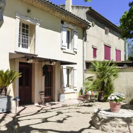 Cozy Noves Home with Pool Access