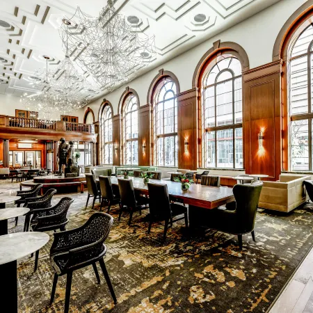 Hotel Fort des Moines, Curio Collection by Hilton