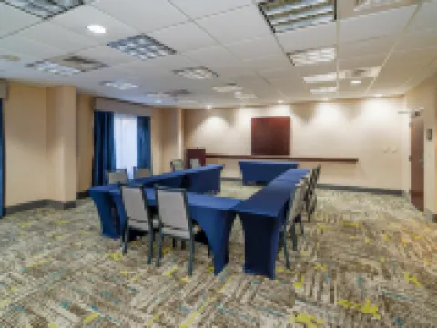 ハンプトン イン スイーツ オペライカ I85 オーバーン エリア オペライカのホテル