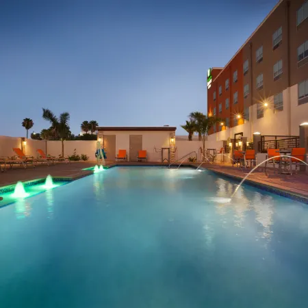 Holiday Inn Express & Suites MCALLEN - MEDICAL CENTER AREA by IHG