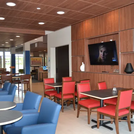 Holiday Inn Express & Suites GOODLETTSVILLE N - NASHVILLE by IHG