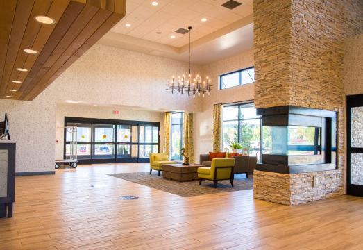 햄튼 인 & 스위트 스노퀄미 외관