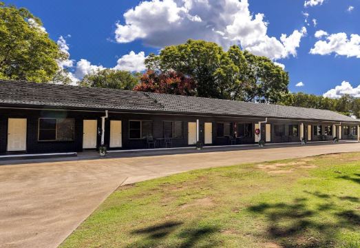 에크 캐라밴 파크 & 모텔