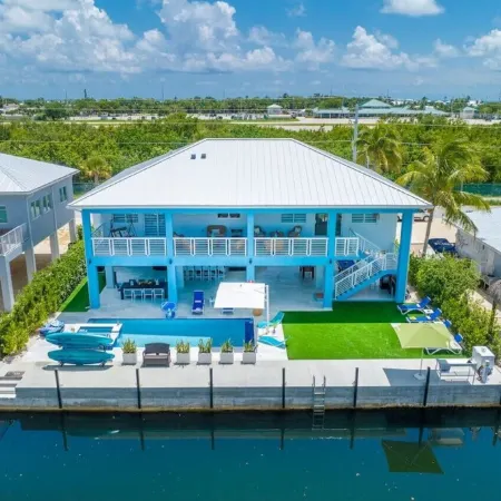 Games Area, Htd Pool/Spa, Kayaks, 4Br/3BA, 75' Dock Deep Canal, Near Beach.