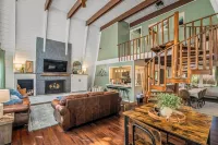 6BR Modern Massanutten Chalet with Hot Tub, Sauna