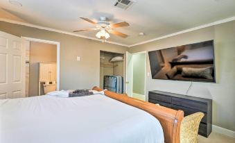 Las Vegas Getaway w/ Patio & Grill: ~3mi to Strip!
