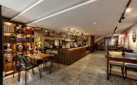 Flower Beachstay & Coffee - Quầy bar
