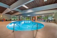 Fairway Inn & Suites - Pools