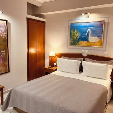 Triton Hotel Piraeus