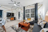 Luxurious Apartments - Pool Gym Bikes - Condos