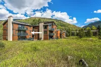 Awesome Location, Super Clean and Sunny Condo