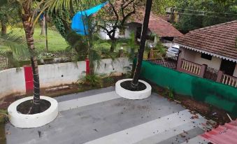 Whispering Palm Parra