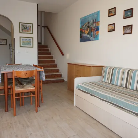 Cozy Villa with Private Garden - Beahost